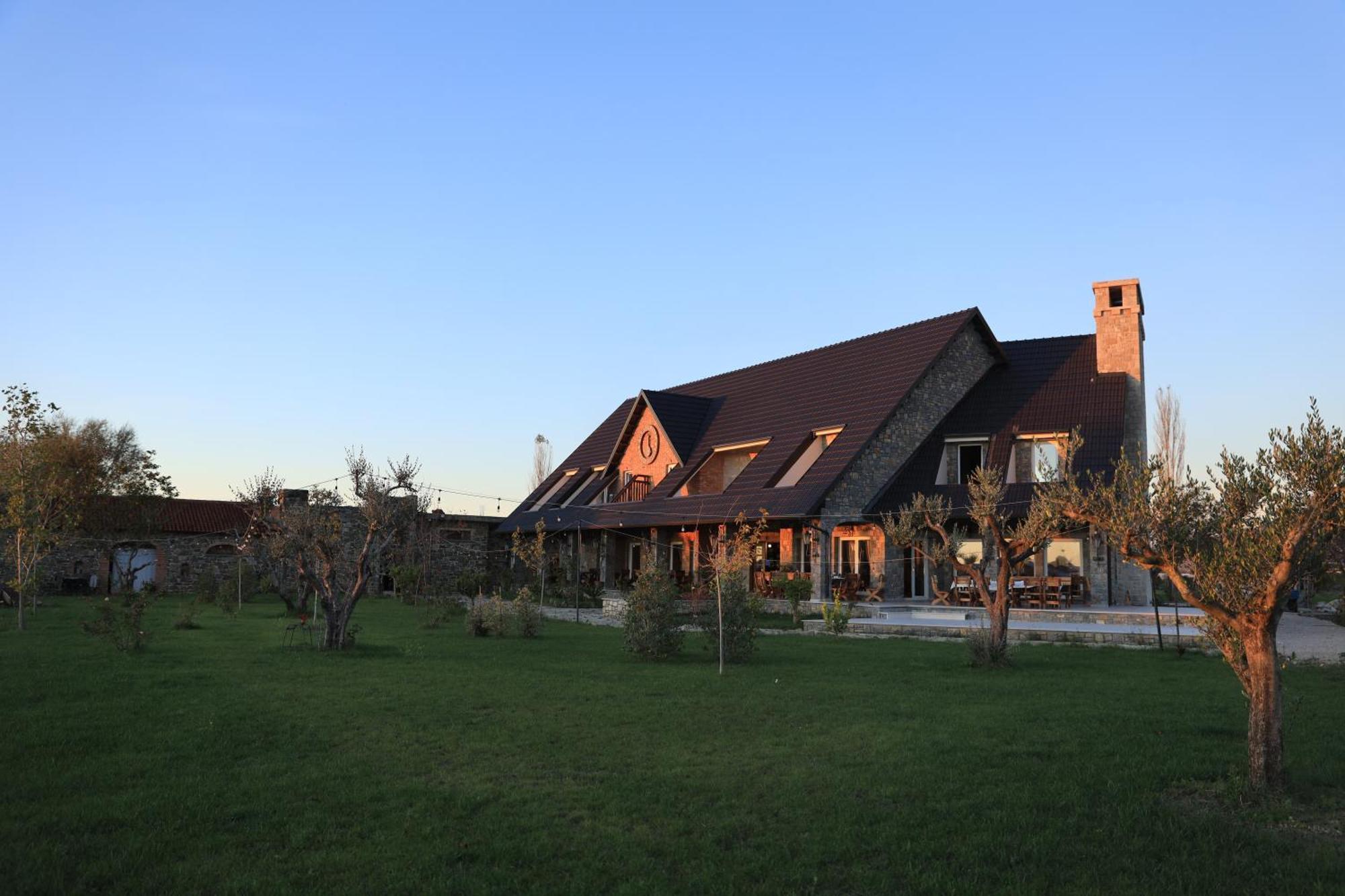 Hotel Lahuta E Vjeter Agroturizem Lac Exterior foto