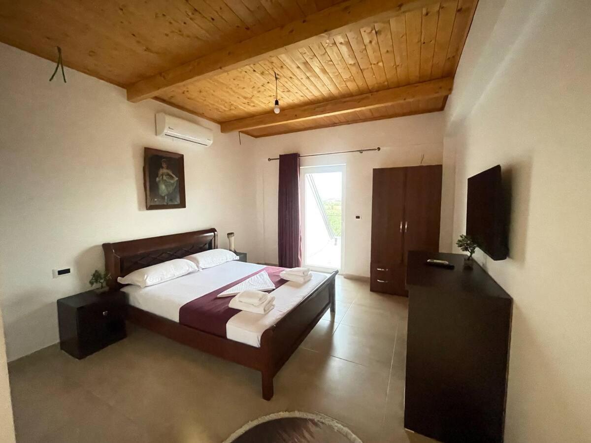Hotel Lahuta E Vjeter Agroturizem Lac Exterior foto